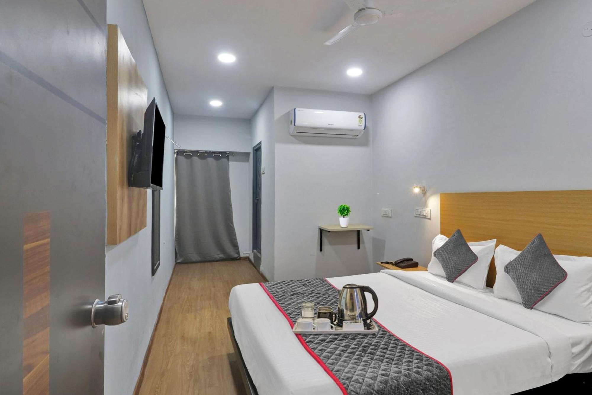 Townhouse S Continental Hotel Hyderabad Exterior photo