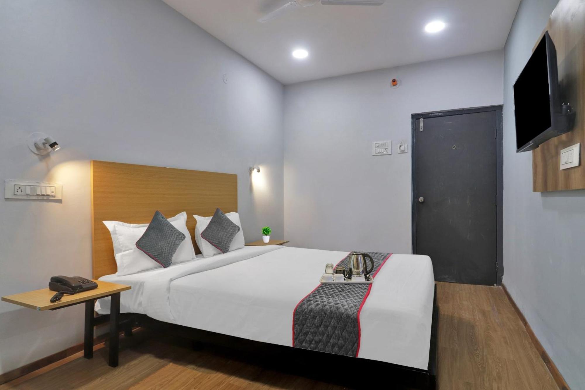 Townhouse S Continental Hotel Hyderabad Exterior photo
