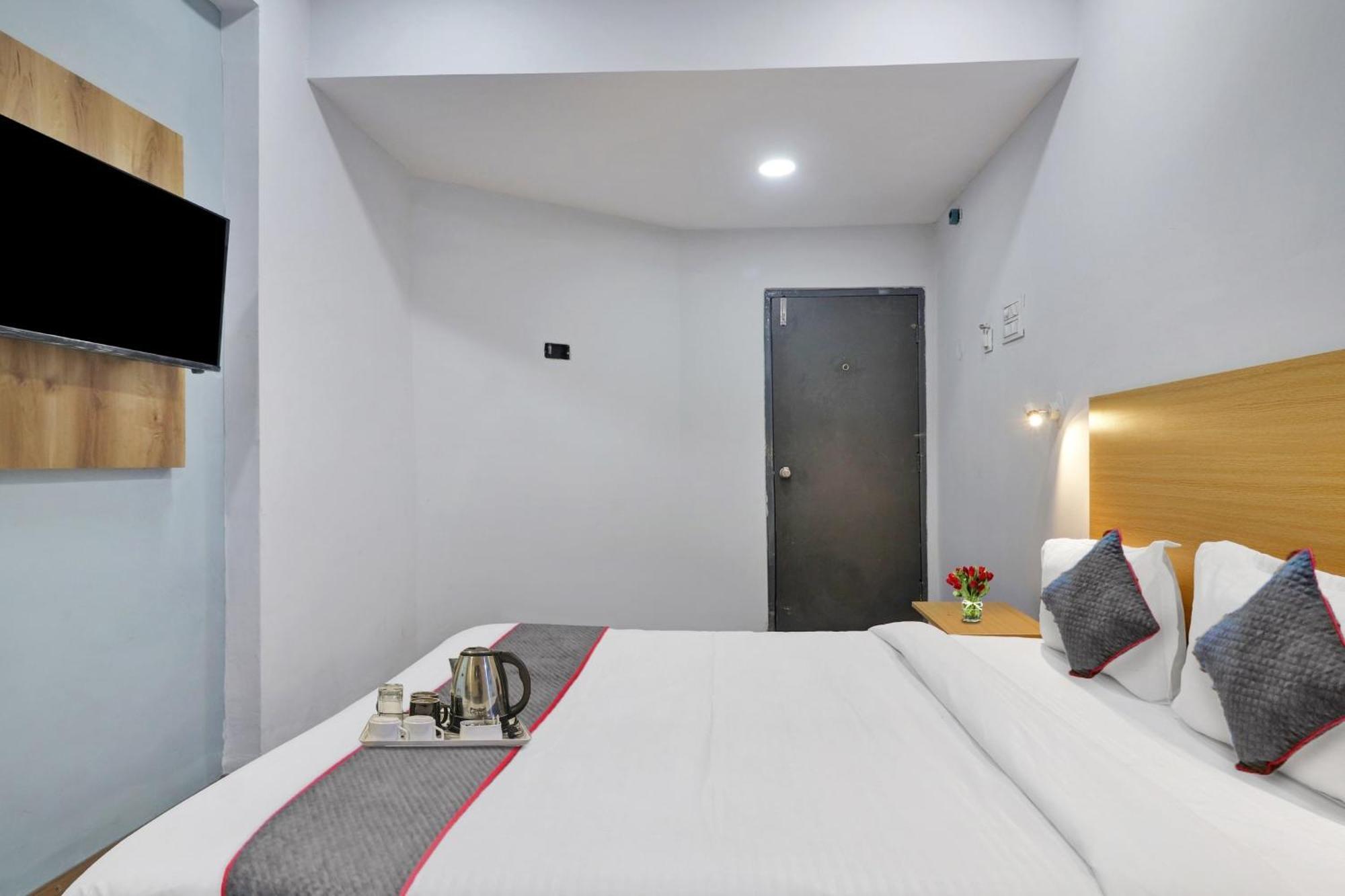 Townhouse S Continental Hotel Hyderabad Exterior photo