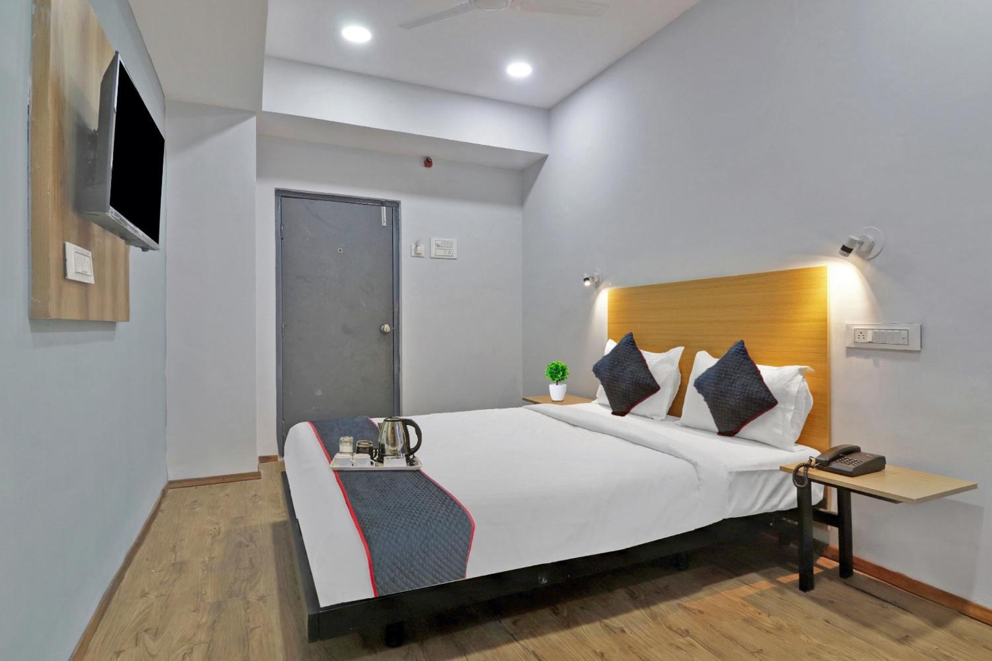 Townhouse S Continental Hotel Hyderabad Exterior photo