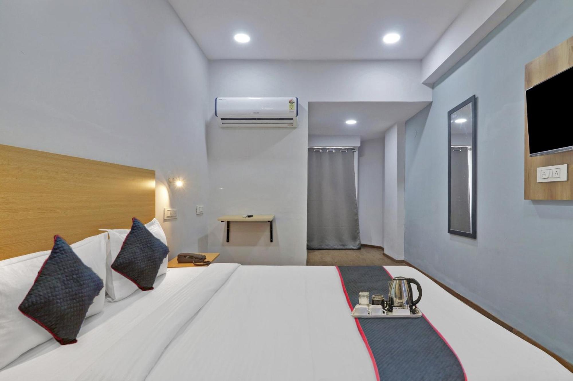 Townhouse S Continental Hotel Hyderabad Exterior photo
